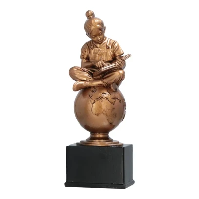 Statuetka Odlewana - Dziewczynka z Książką - RP8012/B