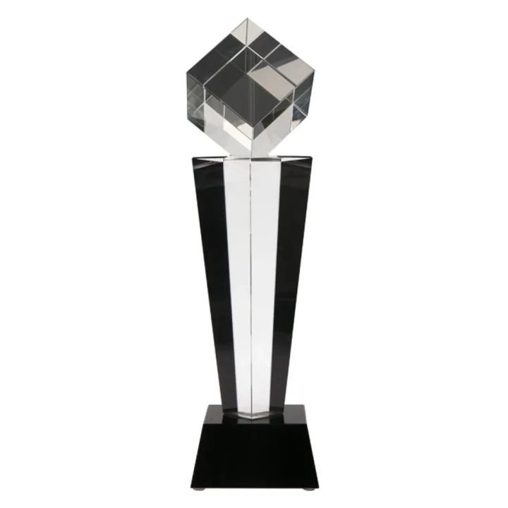 Statuetka szklana C004 z grawerem | Szklane statuetki biznesowe