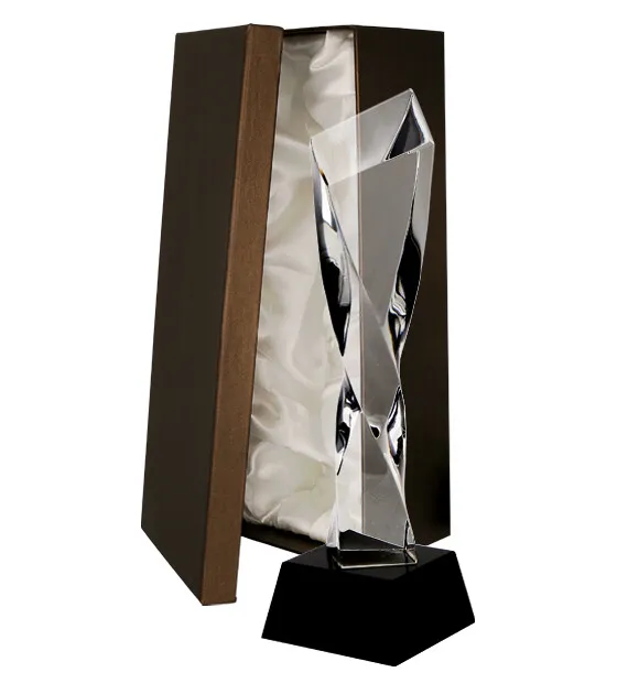 statuetka-szklana-z-etui-w-komplecie (1)_11zon.webp