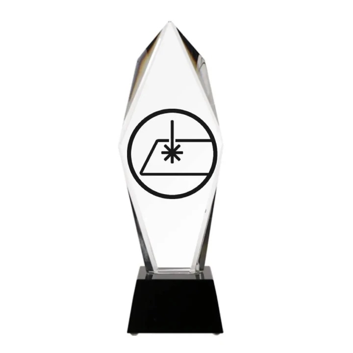 Szklana statuetka C043-31. Trofea szklane z grawerem