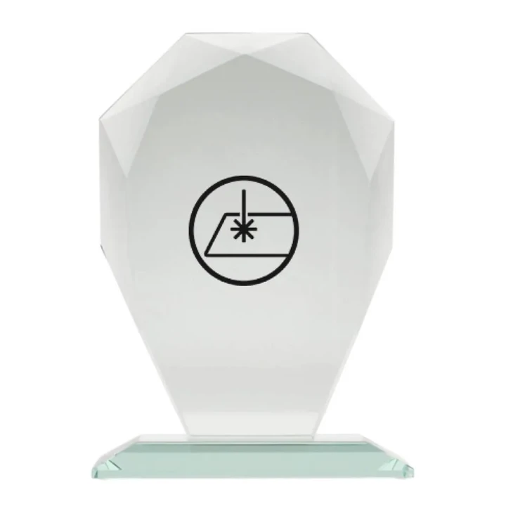 Okazała statuetka szklana G007 z ozdobnymi szlifami